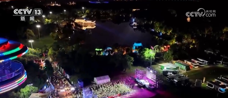 “体育+”经济全方位无死角借“体”出击 夏夜运动热力全开激起消费“涟漪” “体育+”经济全方位无死角借“体”出击 夏夜运动热力全开激起消费“涟漪”