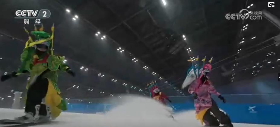 “白天旅游晚上看球”成新时尚：文旅体融合带动暑期消费热潮