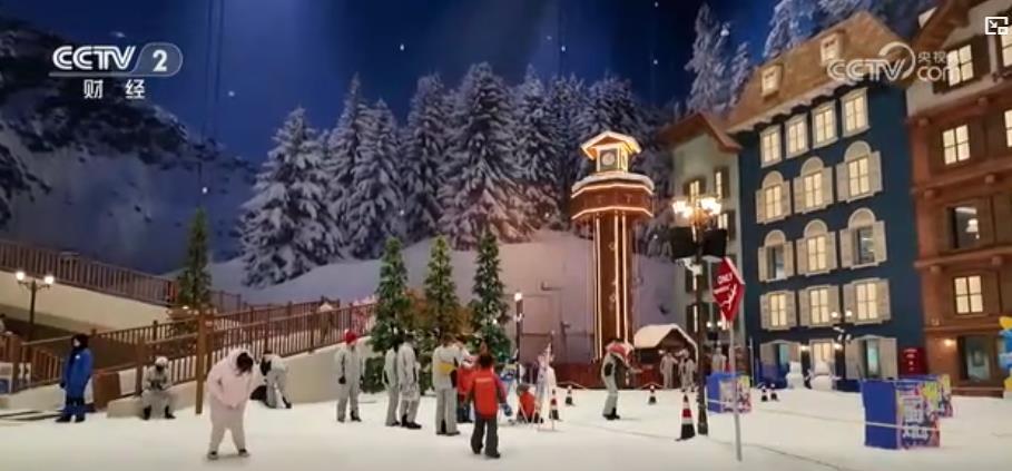 “白天旅游晚上看球”成新时尚：文旅体融合带动暑期消费热潮