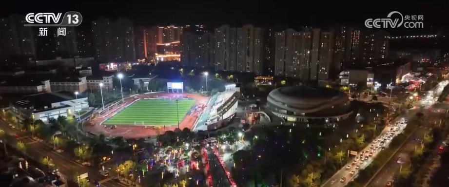 “体育+”经济全方位无死角借“体”出击 夏夜运动热力全开激起消费“涟漪” “体育+”经济全方位无死角借“体”出击 夏夜运动热力全开激起消费“涟漪”