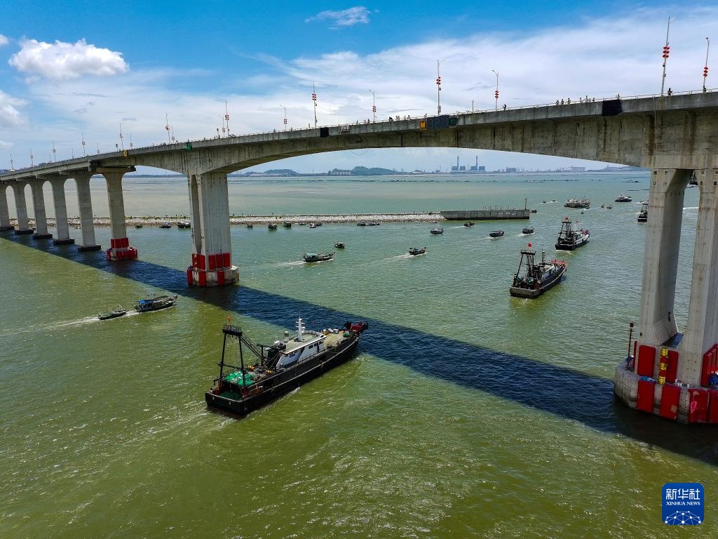 广东茂名:千帆竞发迎开渔 广东茂名:千帆竞发迎开渔