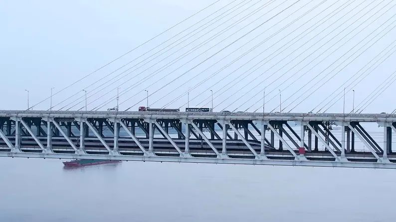 高铁列车过长江,要用几分钟? 高铁列车过长江,要用几分钟?