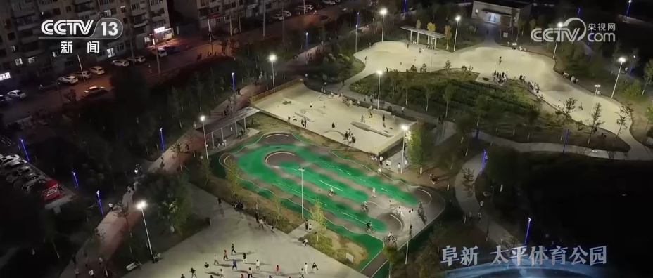 “体育+”经济全方位无死角借“体”出击 夏夜运动热力全开激起消费“涟漪” “体育+”经济全方位无死角借“体”出击 夏夜运动热力全开激起消费“涟漪”