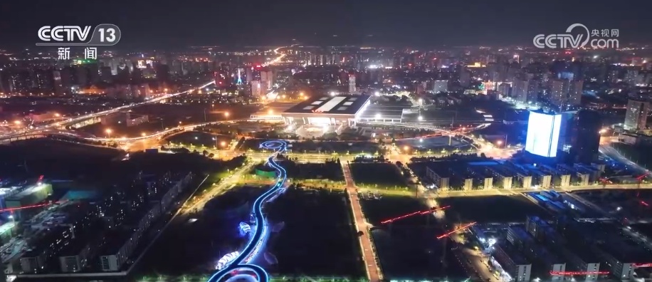 “体育+”经济全方位无死角借“体”出击 夏夜运动热力全开激起消费“涟漪” “体育+”经济全方位无死角借“体”出击 夏夜运动热力全开激起消费“涟漪”