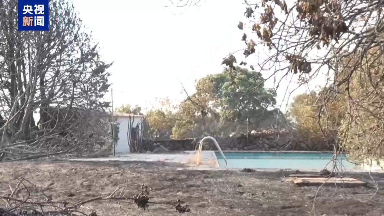西班牙山火肆虐 当地持续高温加大灭火难度