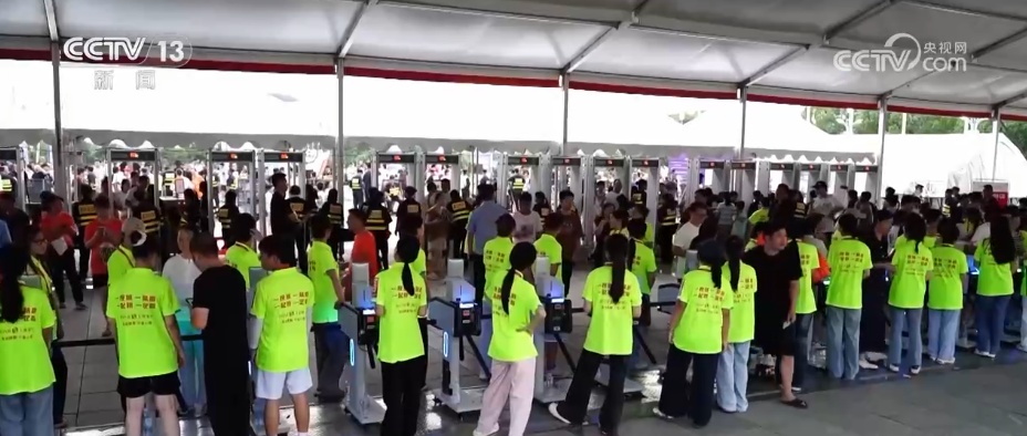 “体育+”经济全方位无死角借“体”出击 夏夜运动热力全开激起消费“涟漪” “体育+”经济全方位无死角借“体”出击 夏夜运动热力全开激起消费“涟漪”