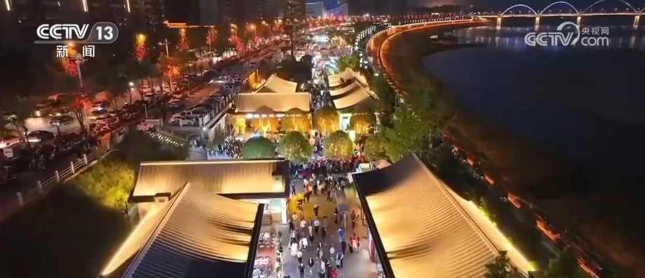 “体育+”经济全方位无死角借“体”出击 夏夜运动热力全开激起消费“涟漪” “体育+”经济全方位无死角借“体”出击 夏夜运动热力全开激起消费“涟漪”