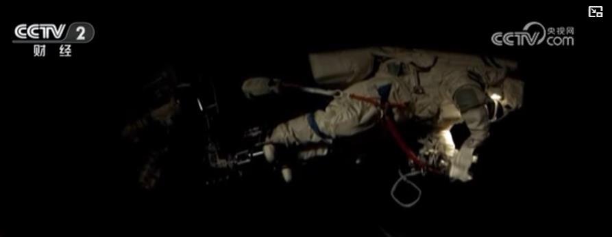 新老航天员完美配合！神二十乘组圆满完成第三次出舱活动