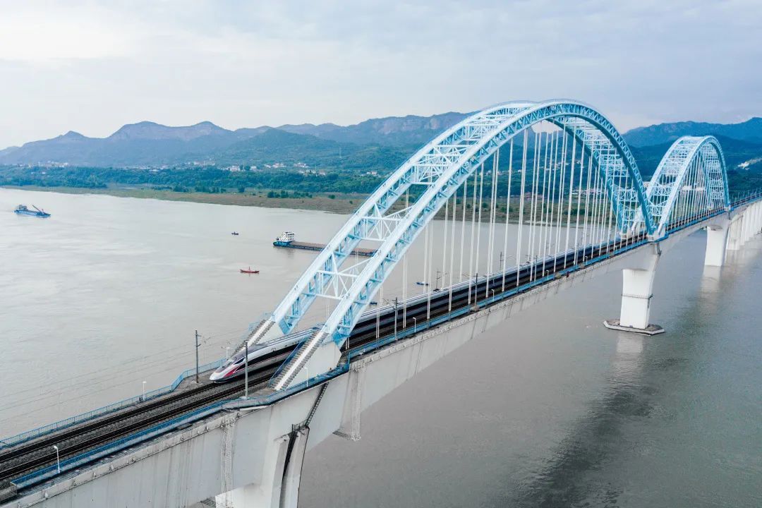 高铁列车过长江,要用几分钟? 高铁列车过长江,要用几分钟?