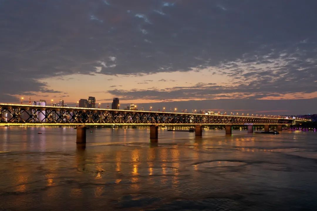 高铁列车过长江,要用几分钟? 高铁列车过长江,要用几分钟?