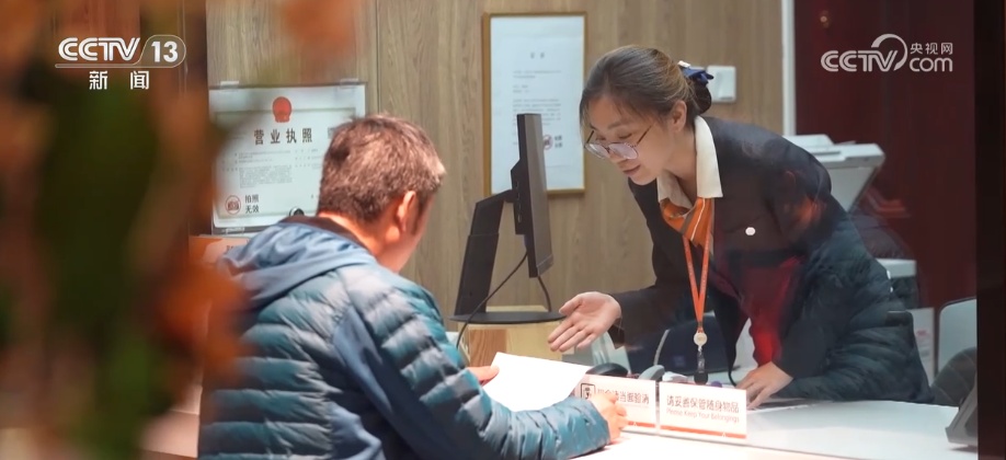 467.3万亿元、13.9万亿元……“数”说银行保险业服务实体经济、改善民生能力增强 467.3万亿元、13.9万亿元……“数”说银行保险业服务实体经济、改善民生能力增强