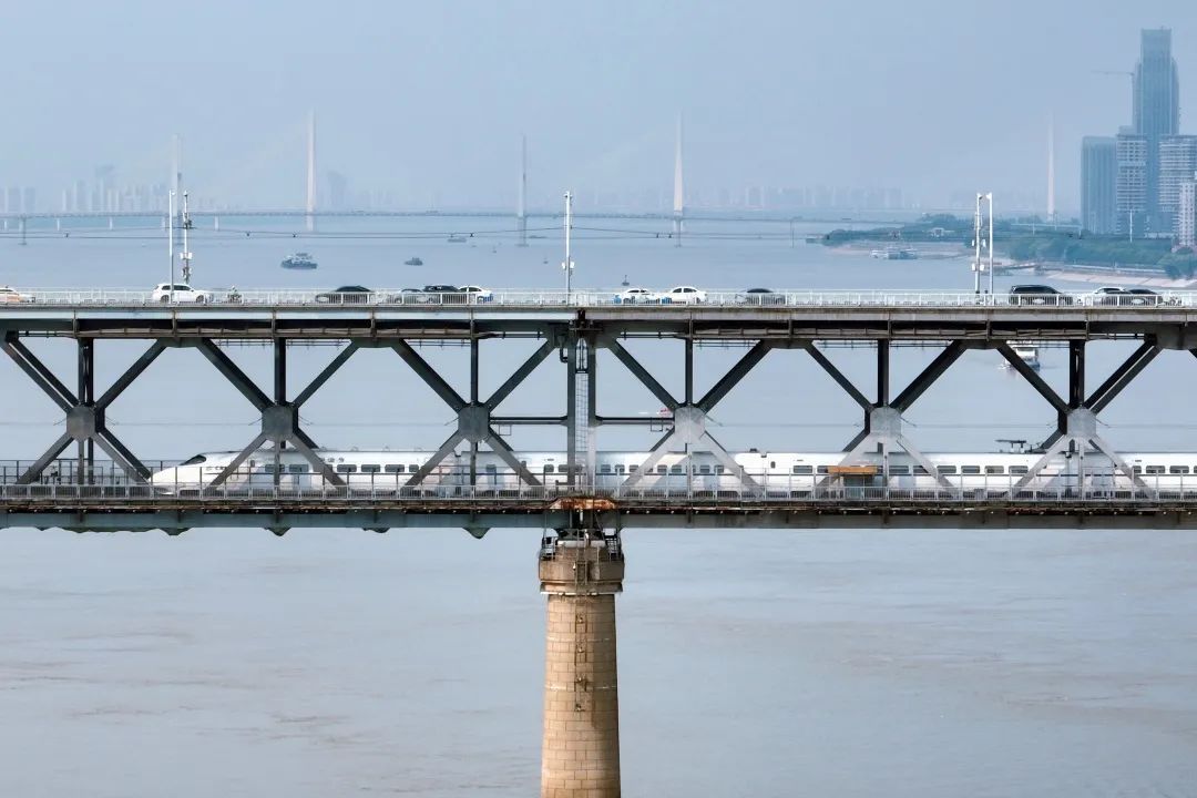 高铁列车过长江,要用几分钟? 高铁列车过长江,要用几分钟?