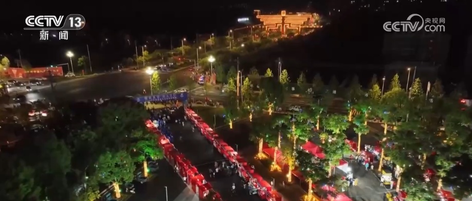 “体育+”经济全方位无死角借“体”出击 夏夜运动热力全开激起消费“涟漪” “体育+”经济全方位无死角借“体”出击 夏夜运动热力全开激起消费“涟漪”