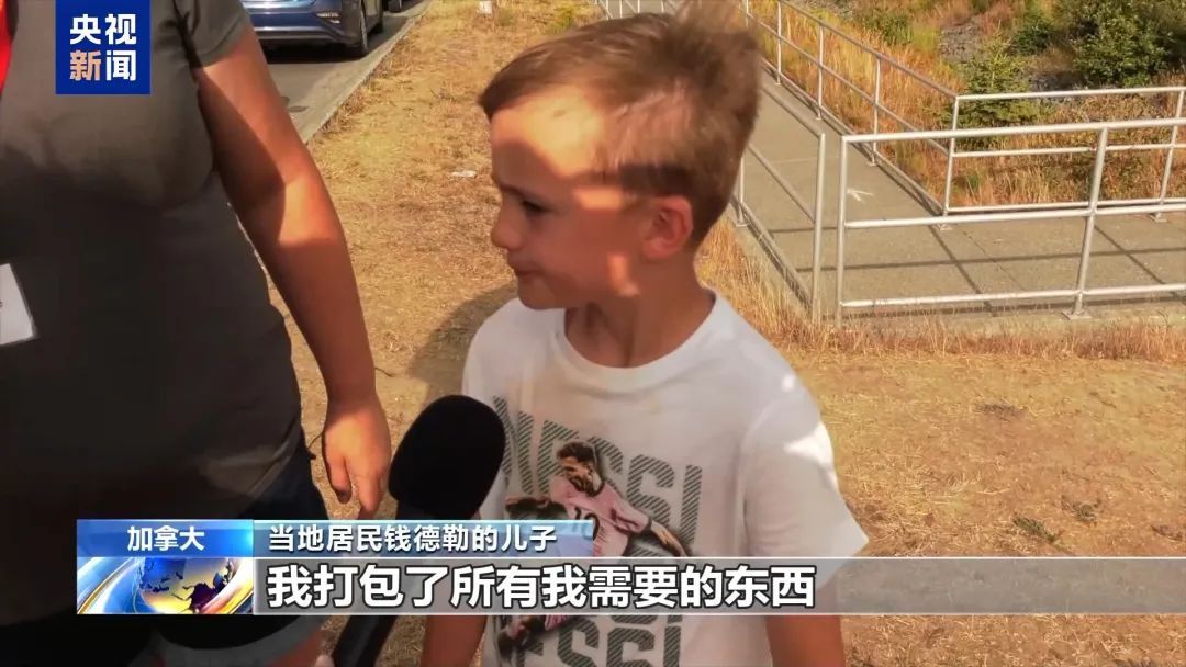 加拿大山火持续燃烧 百余栋房屋被毁 数千名居民撤离