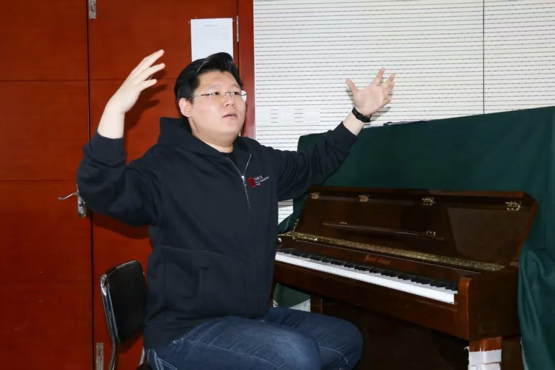当快递员、外卖员、保洁员组成了一个合唱团…… 当快递员、外卖员、保洁员组成了一个合唱团……