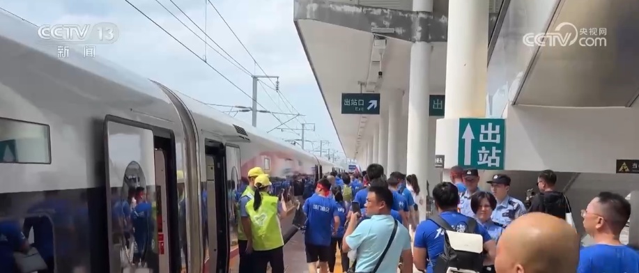 “体育+”经济全方位无死角借“体”出击 夏夜运动热力全开激起消费“涟漪” “体育+”经济全方位无死角借“体”出击 夏夜运动热力全开激起消费“涟漪”