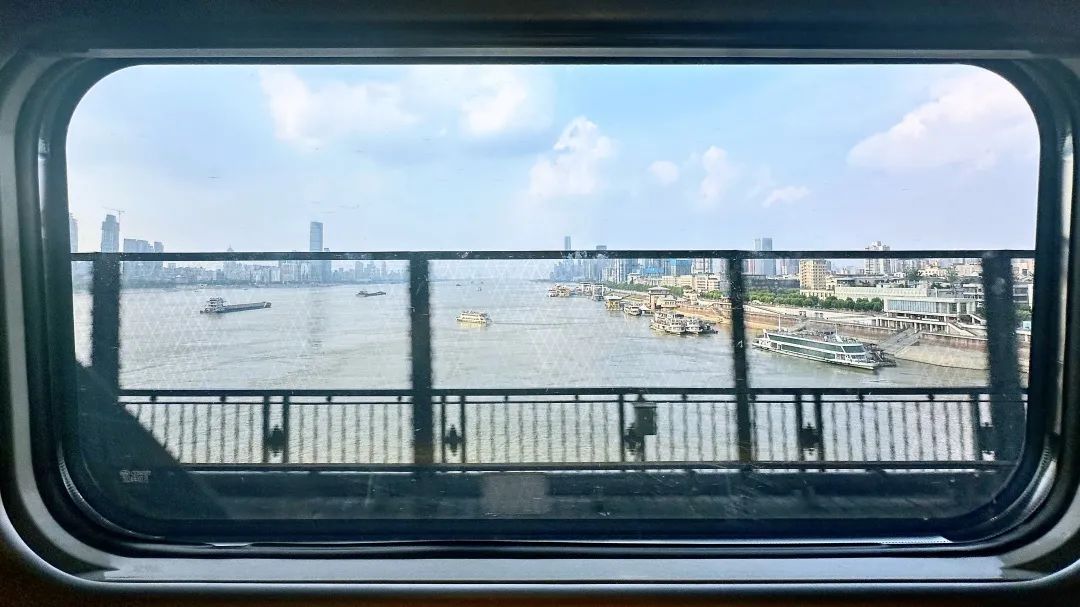 高铁列车过长江,要用几分钟? 高铁列车过长江,要用几分钟?