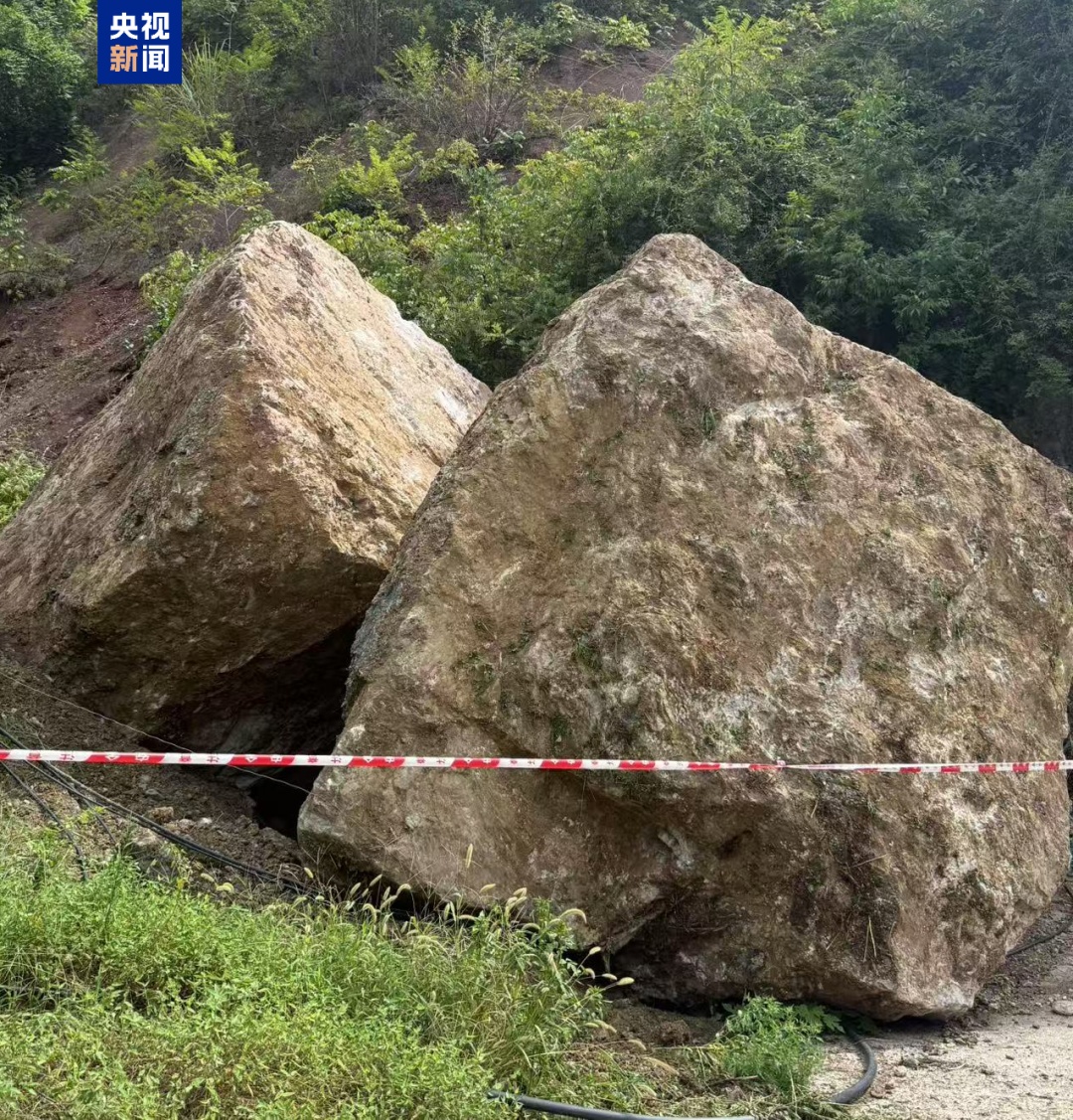 重庆发生一起危岩崩塌，紧急提醒→