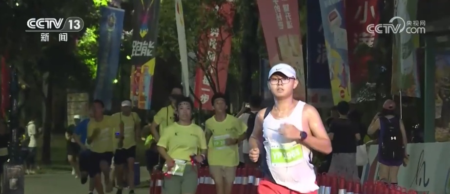 “体育+”经济全方位无死角借“体”出击 夏夜运动热力全开激起消费“涟漪” “体育+”经济全方位无死角借“体”出击 夏夜运动热力全开激起消费“涟漪”