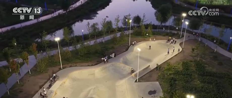 “体育+”经济全方位无死角借“体”出击 夏夜运动热力全开激起消费“涟漪” “体育+”经济全方位无死角借“体”出击 夏夜运动热力全开激起消费“涟漪”