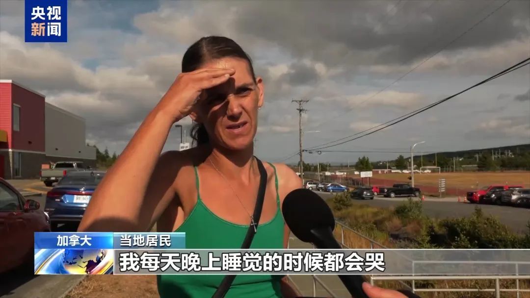 加拿大山火持续燃烧 百余栋房屋被毁 数千名居民撤离