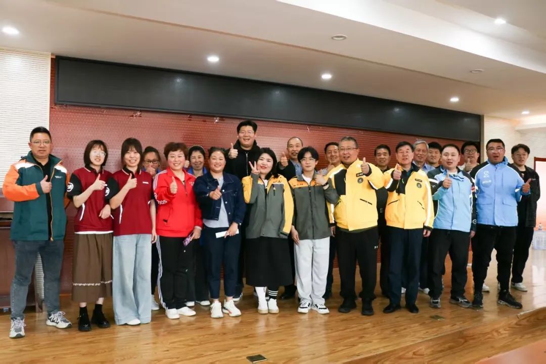 当快递员、外卖员、保洁员组成了一个合唱团…… 当快递员、外卖员、保洁员组成了一个合唱团……