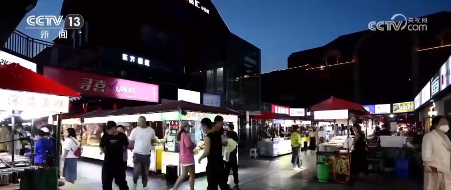 “体育+”经济全方位无死角借“体”出击 夏夜运动热力全开激起消费“涟漪” “体育+”经济全方位无死角借“体”出击 夏夜运动热力全开激起消费“涟漪”