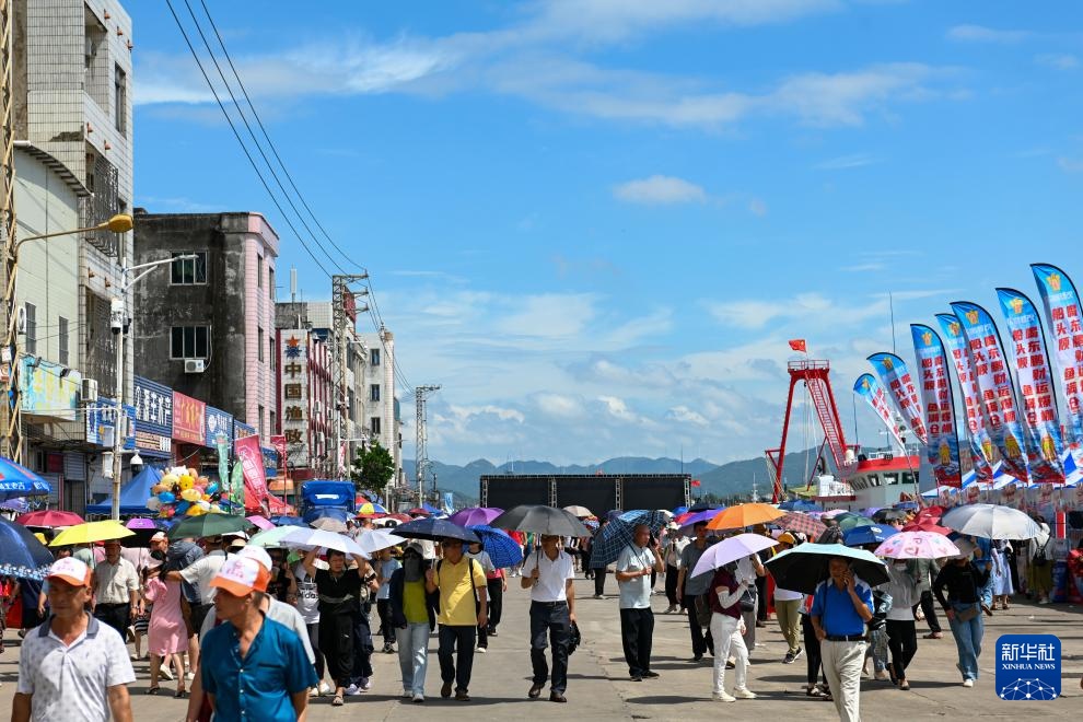 广东茂名:千帆竞发迎开渔 广东茂名:千帆竞发迎开渔