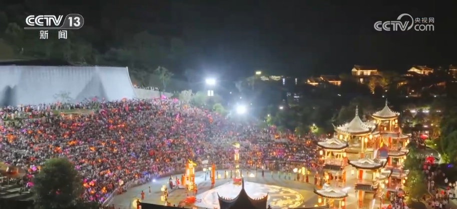 “体育+”经济全方位无死角借“体”出击 夏夜运动热力全开激起消费“涟漪” “体育+”经济全方位无死角借“体”出击 夏夜运动热力全开激起消费“涟漪”