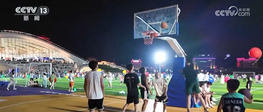 “体育+”经济全方位无死角借“体”出击 夏夜运动热力全开激起消费“涟漪” “体育+”经济全方位无死角借“体”出击 夏夜运动热力全开激起消费“涟漪”