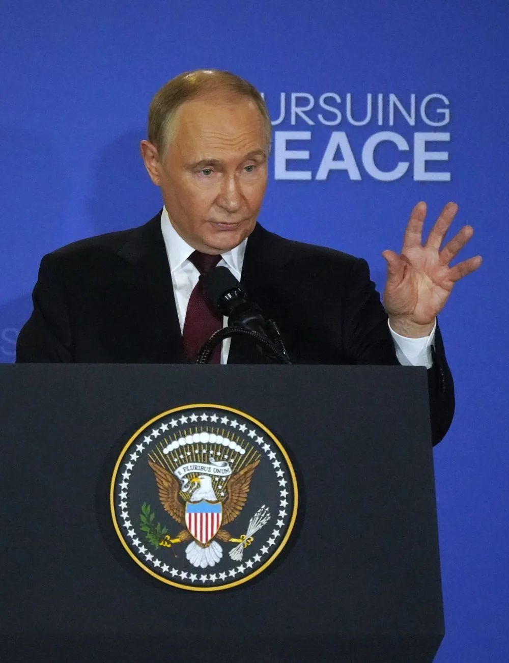 普京：相约莫斯科？特朗普：有点压力