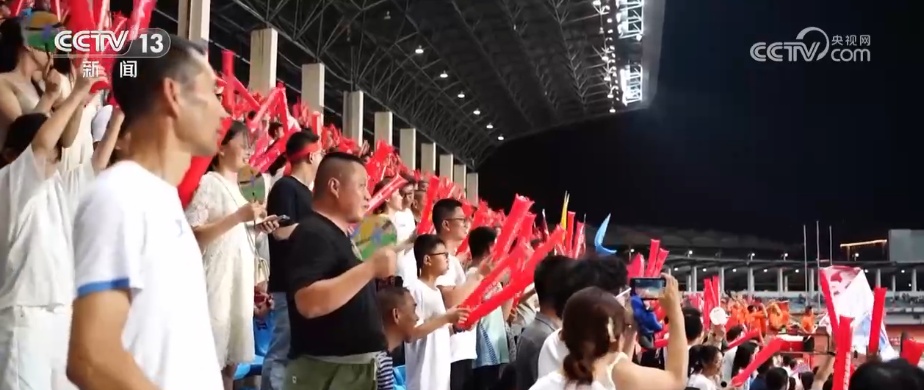 “体育+”经济全方位无死角借“体”出击 夏夜运动热力全开激起消费“涟漪” “体育+”经济全方位无死角借“体”出击 夏夜运动热力全开激起消费“涟漪”