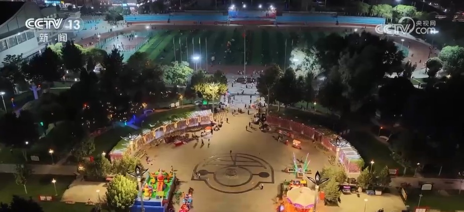 “体育+”经济全方位无死角借“体”出击 夏夜运动热力全开激起消费“涟漪” “体育+”经济全方位无死角借“体”出击 夏夜运动热力全开激起消费“涟漪”