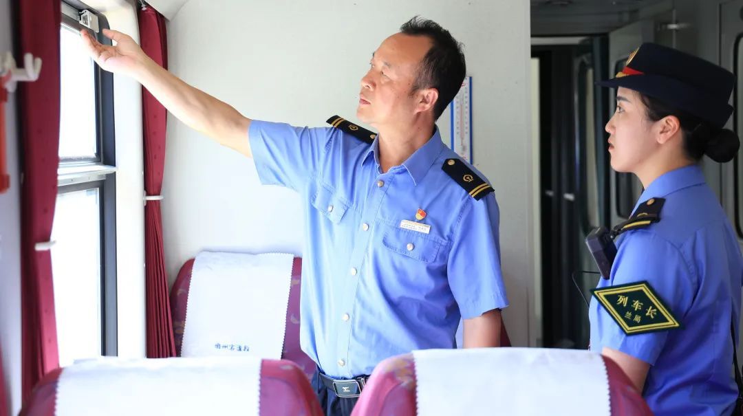 双喜临门！双胞胎“铁路娃”同上“985”名校