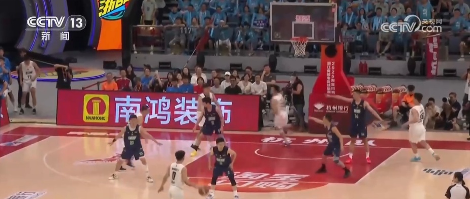 “体育+”经济全方位无死角借“体”出击 夏夜运动热力全开激起消费“涟漪” “体育+”经济全方位无死角借“体”出击 夏夜运动热力全开激起消费“涟漪”