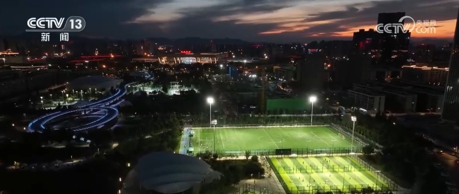 “体育+”经济全方位无死角借“体”出击 夏夜运动热力全开激起消费“涟漪” “体育+”经济全方位无死角借“体”出击 夏夜运动热力全开激起消费“涟漪”