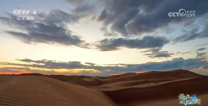 光伏锁沙、苜蓿生金:中国沙漠开挂新操作 光伏锁沙、苜蓿生金:中国沙漠开挂新操作