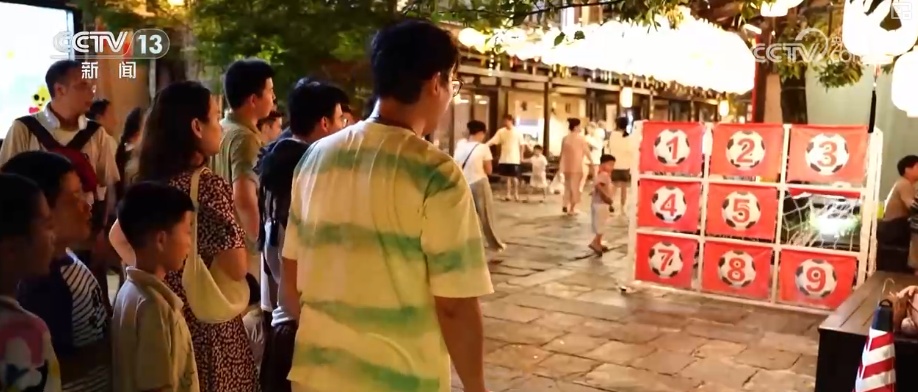 “体育+”经济全方位无死角借“体”出击 夏夜运动热力全开激起消费“涟漪” “体育+”经济全方位无死角借“体”出击 夏夜运动热力全开激起消费“涟漪”