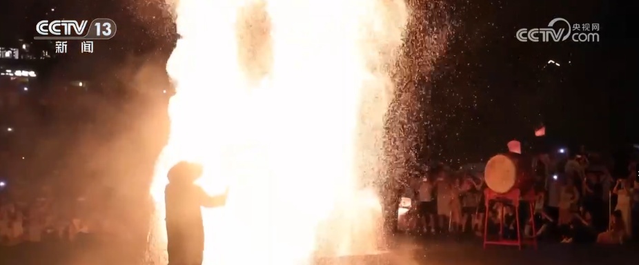 “体育+”经济全方位无死角借“体”出击 夏夜运动热力全开激起消费“涟漪” “体育+”经济全方位无死角借“体”出击 夏夜运动热力全开激起消费“涟漪”