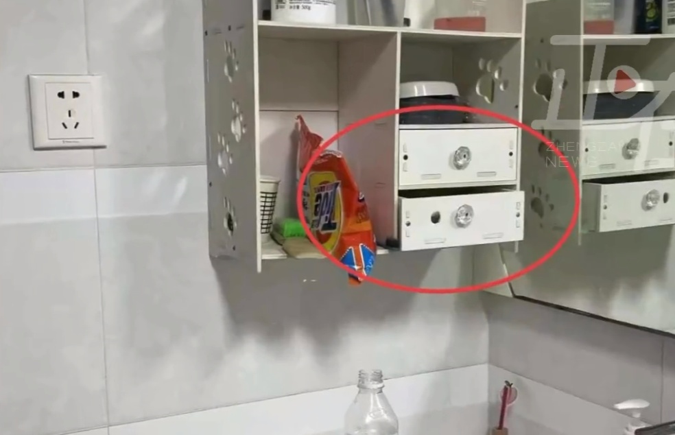 男子买小型摄像头装在公共卫生间偷拍女性租客，警方通报