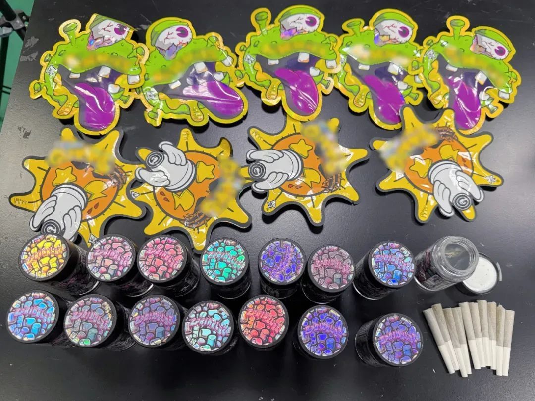 花花绿绿的蜡烛、糖果竟有“两副面孔”?警惕这些新型藏毒方式! 花花绿绿的蜡烛、糖果竟有“两副面孔”?警惕这些新型藏毒方式!