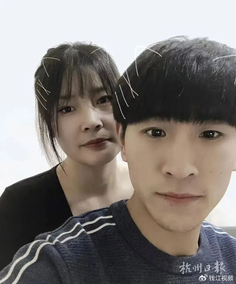 白血病女友遭父母放弃，他决定签字领证：“她活一天，我就管一天”