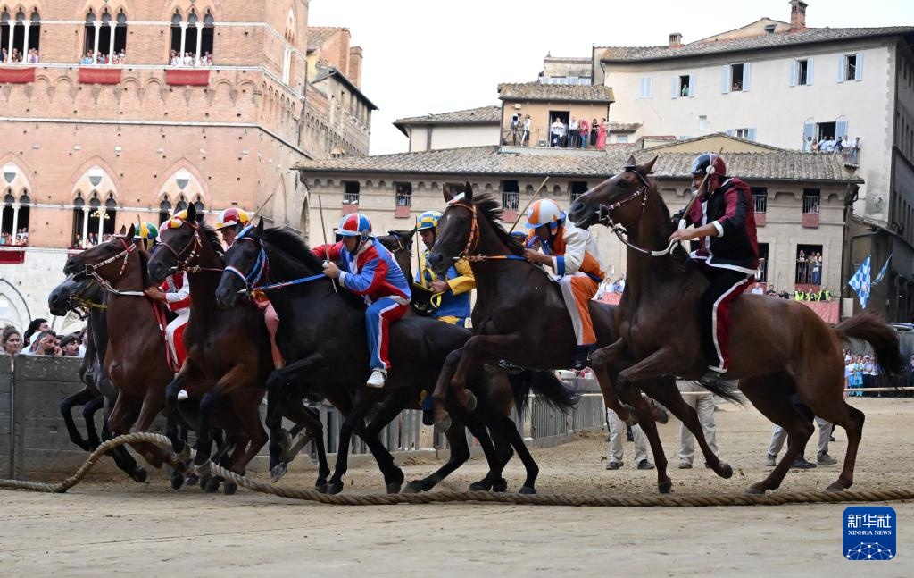 意大利锡耶纳：节日赛马