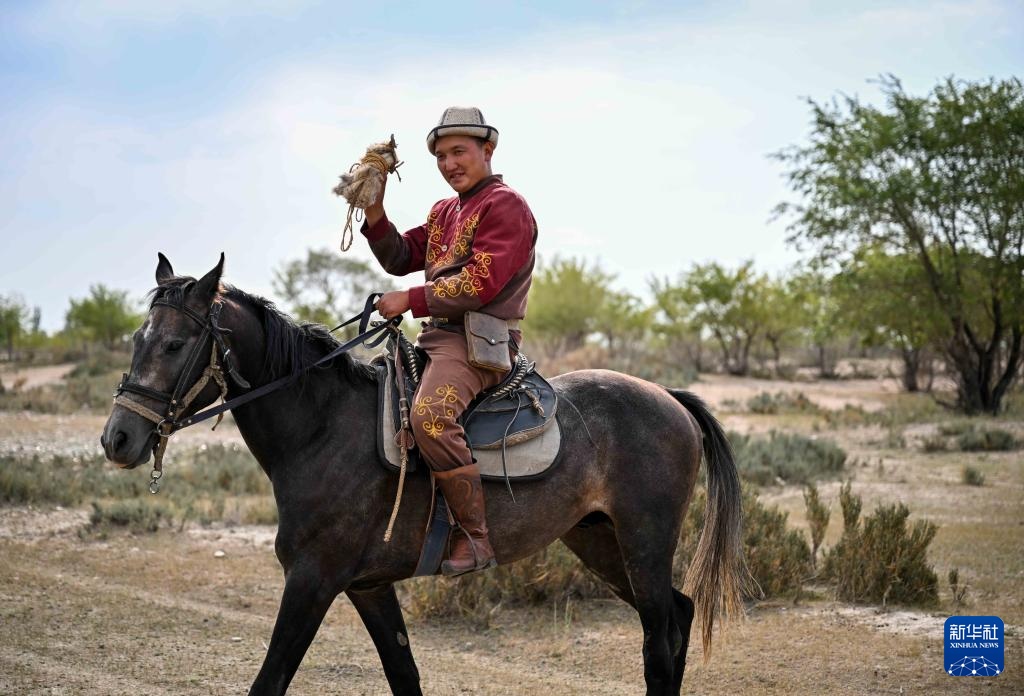 吉尔吉斯斯坦：飞鹰奔犬