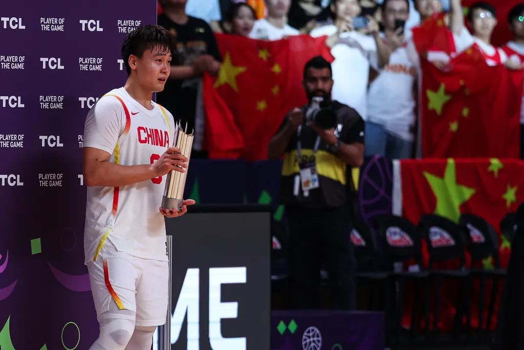 中国男篮队长，赛后哽咽发声