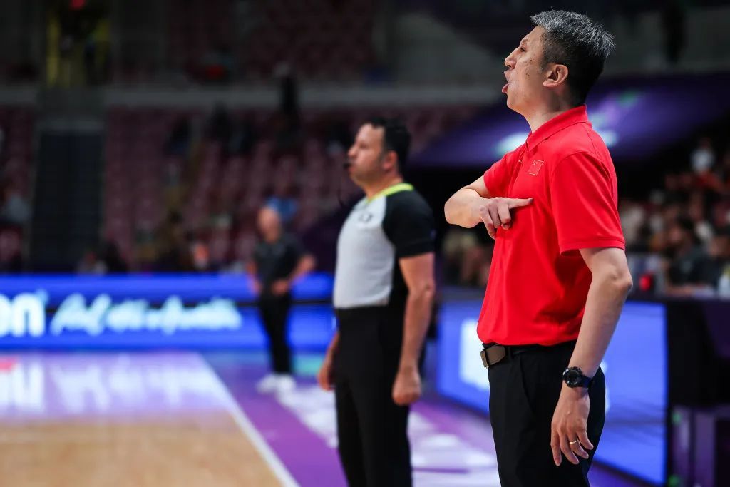 时隔十年，中国男篮重返亚洲杯决赛！