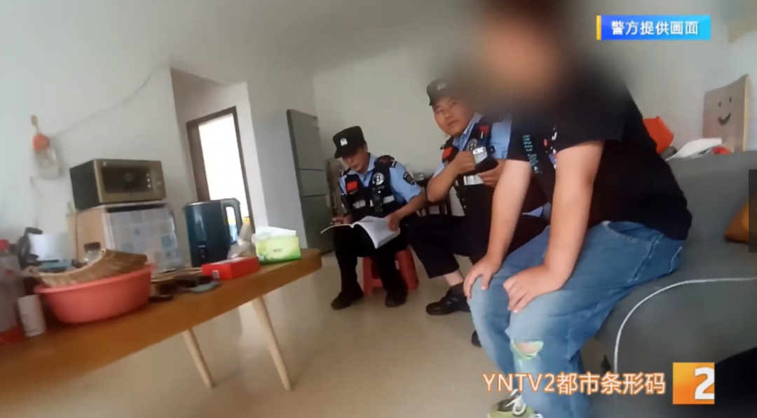 留了手机却没告诉解锁密码，男孩独自在家被吓坏，只好……