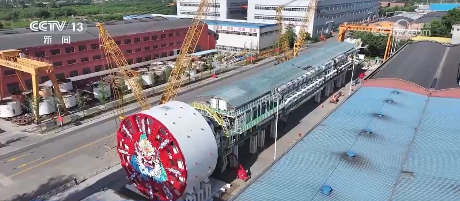 17.5米“巨无霸”盾构机智能"绿色"穿黄河 中国水下隧道建设领域迎突破 17.5米“巨无霸”盾构机智能"绿色"穿黄河 中国水下隧道建设领域迎突破