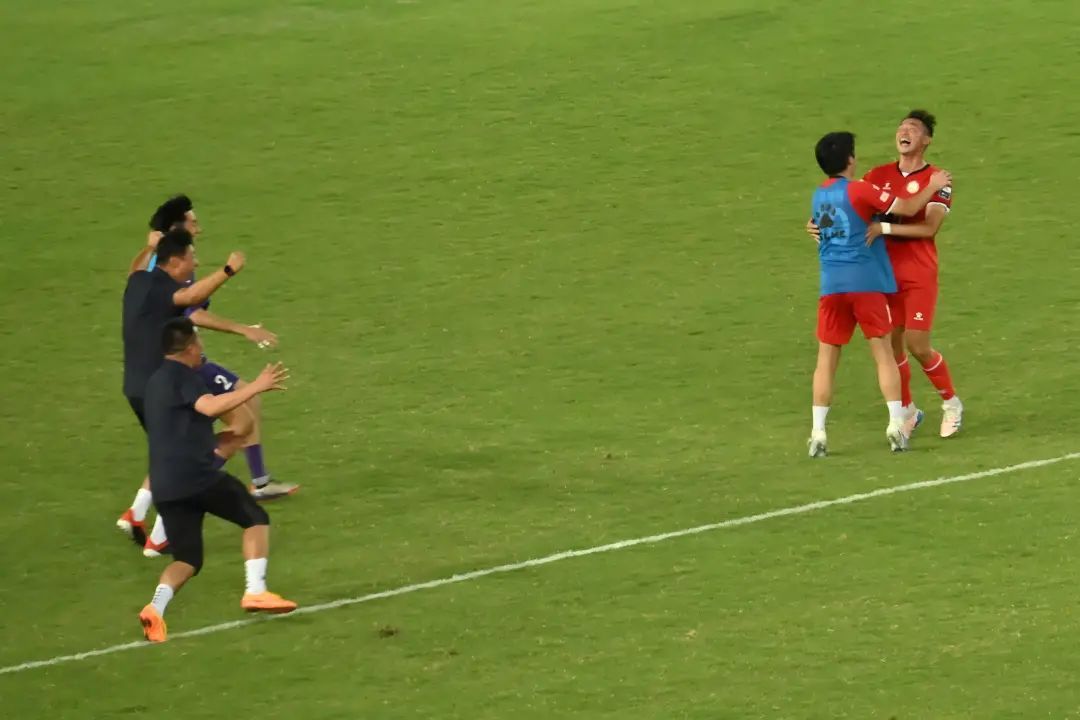 苏超“十三妹”赢了！笑着笑着泪流满面，“常州就是平凡的我们”