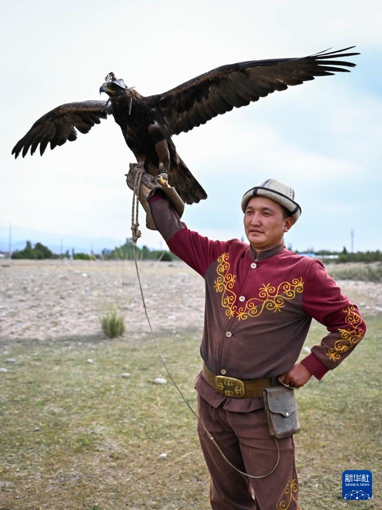 吉尔吉斯斯坦：飞鹰奔犬